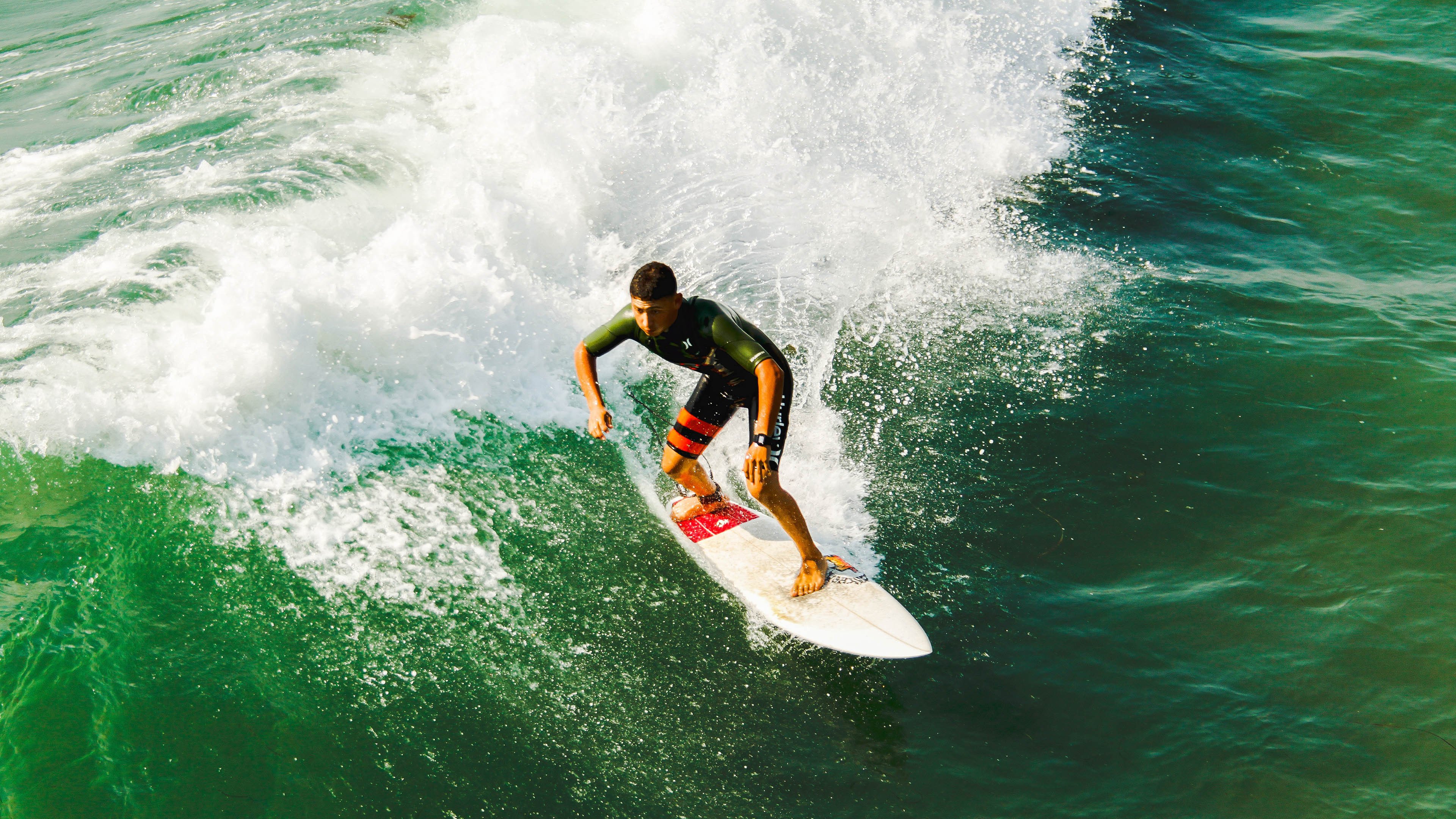 格纳布里上演压制级个人秀，芬兰式坚韧难阻马赛狂潮