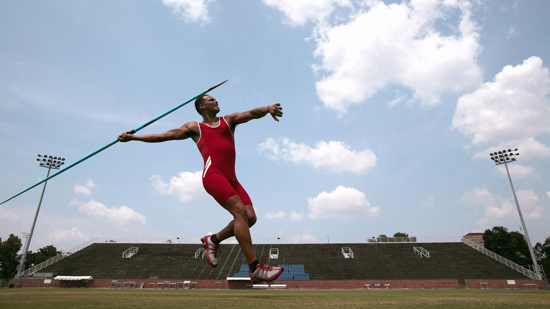 勒克莱尔激情点燃赛场，威廉姆斯绝杀红牛二队改写历史